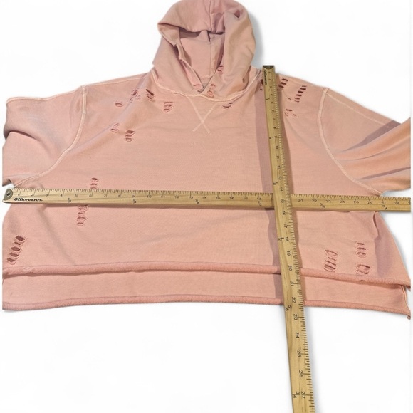 Lily & Lottie Chelsea Deboer Distressed Hoodie Size Medium Light Pink Raw Edges - Picture 10 of 13